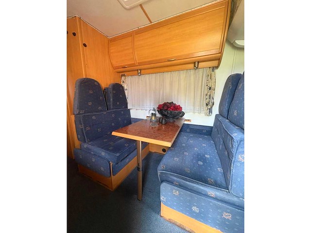 Lmc 6900 libery mercedes camper keuken, bed, douche, zithoek, garage - afbeelding 17 van  20