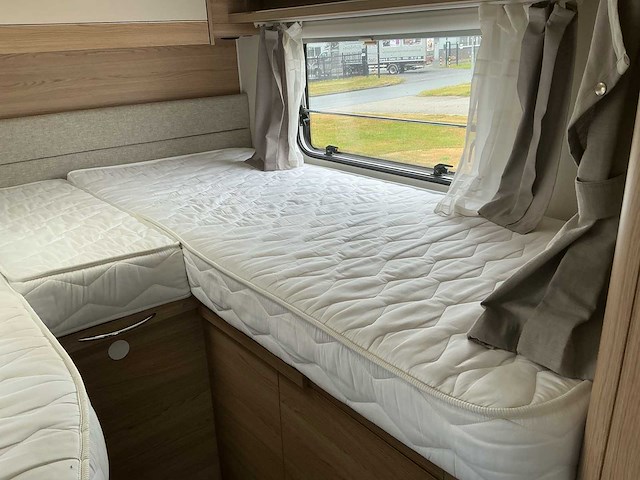 Lmc breezer v643 camper - afbeelding 30 van  46