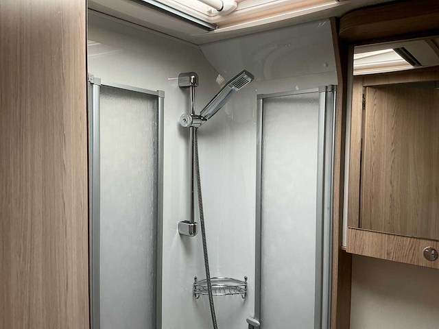 Lmc breezer v643 camper - afbeelding 21 van  25