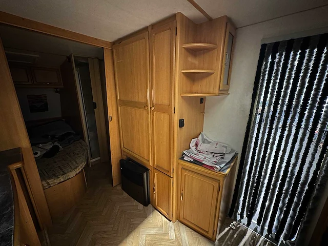 Lmc dominant 560 k caravan duits kenteken - afbeelding 10 van  32