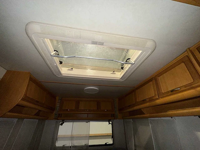 Lmc dominant 560 k caravan duits kenteken - afbeelding 15 van  32