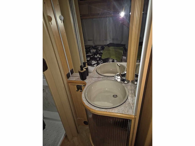 Lmc dominant 560 k caravan duits kenteken - afbeelding 25 van  32