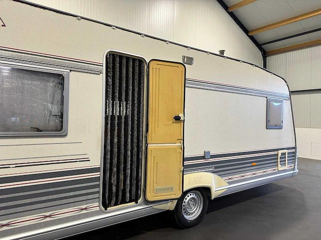Lmc dominant 560 k caravan duits kenteken - afbeelding 30 van  32