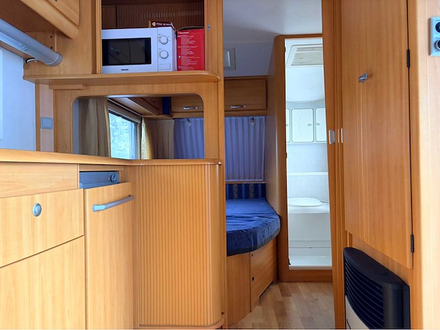 Lmc münsterland 490k1 bed, zithoek, keuken, toilet, douche, caravan - afbeelding 7 van  7