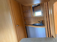 Lmc münsterland 490k1 bed, zithoek, keuken, toilet, douche, caravan - afbeelding 12 van  16