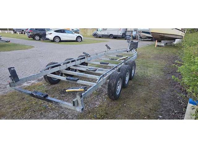 (locatie biddinghuizen) boottrailer, reewheel, tridemasser, 2000 - afbeelding 15 van  17