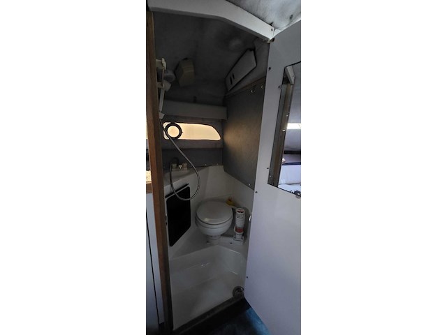 (locatie biddinghuizen) kajuitboot, bayliner, 2655, wit, 1992, met mercruiser motor - afbeelding 13 van  30