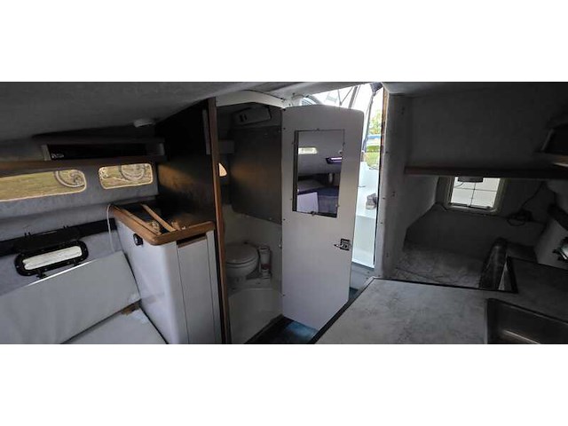 (locatie biddinghuizen) kajuitboot, bayliner, 2655, wit, 1992, met mercruiser motor - afbeelding 14 van  30