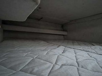 (locatie biddinghuizen) kajuitboot, bayliner, 2655, wit, 1992, met mercruiser motor - afbeelding 16 van  30