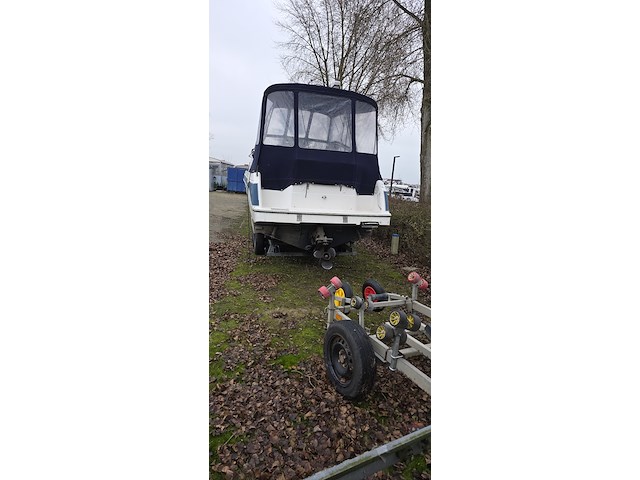 (locatie biddinghuizen) kajuitboot, bayliner, 2655, wit, 1992, met mercruiser motor - afbeelding 25 van  30