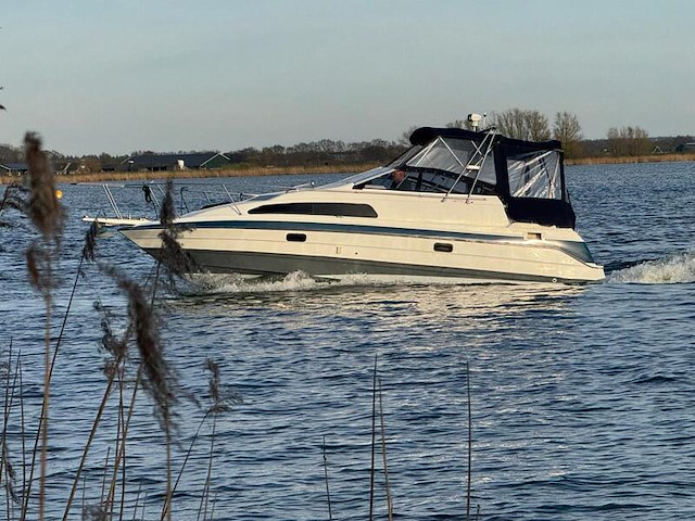 (locatie biddinghuizen) kajuitboot, bayliner, 2655, wit, 1992, met mercruiser motor - afbeelding 29 van  30