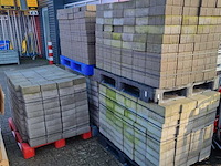 (locatie bovenkarspel) ca. 48m² grijze betontegels - afbeelding 1 van  2