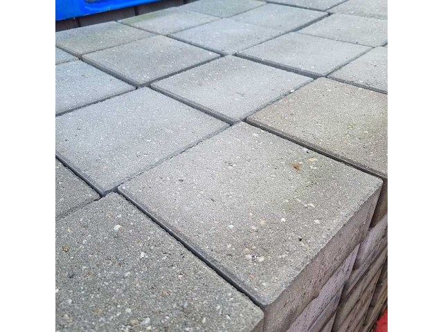 (locatie bovenkarspel) ca. 48m² grijze betontegels - afbeelding 2 van  2