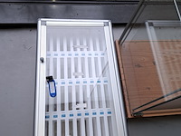 (locatie deventer) vitrinekast staand en telefoonkast - afbeelding 2 van  3