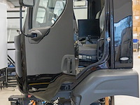 (locatie duiven) vrachtwagen simulator, renault 300 cabine, thales simulator trust opbouw - afbeelding 5 van  19