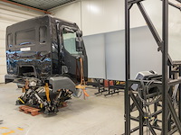 (locatie duiven) vrachtwagen simulator, renault 300 cabine, thales simulator trust opbouw - afbeelding 7 van  19
