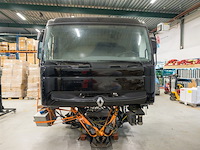 (locatie duiven) vrachtwagen simulator, renault 300 cabine, thales simulator trust opbouw - afbeelding 1 van  19