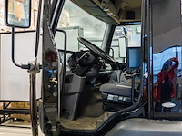(locatie duiven) vrachtwagen simulator, renault 300 cabine, thales simulator trust opbouw - afbeelding 14 van  19
