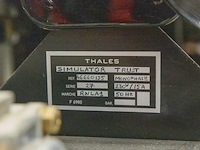 (locatie duiven) vrachtwagen simulator, renault 300 cabine, thales simulator trust opbouw - afbeelding 15 van  19