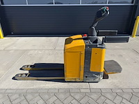 ( locatie garmerwolde ) pallettruck, jungheinrich, ere 120, 2012 - afbeelding 1 van  12