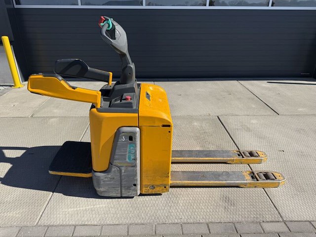 ( locatie garmerwolde ) pallettruck, jungheinrich, ere 120, 2020 - afbeelding 4 van  11