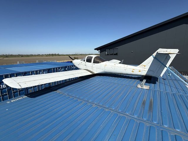 ( locatie garmerwolde ) vliegtuig, piper pa-38 tomahawk - afbeelding 4 van  13