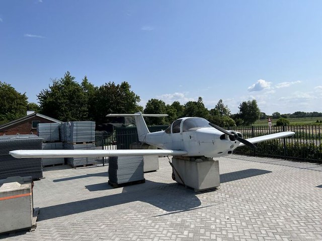 ( locatie garmerwolde ) vliegtuig, piper pa-38 tomahawk - afbeelding 5 van  13