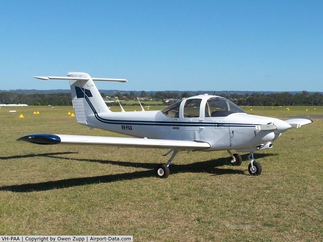 ( locatie garmerwolde ) vliegtuig, piper pa-38 tomahawk - afbeelding 6 van  13