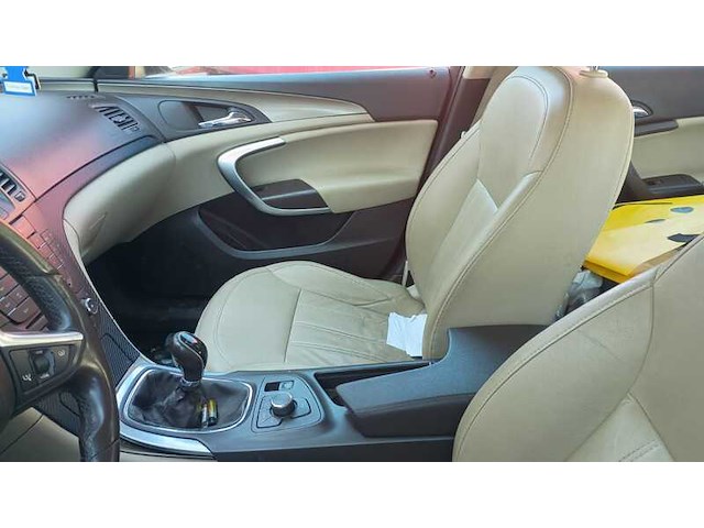 (locatie groningen) personenauto, opel, insignia turbo, zwart - afbeelding 22 van  23