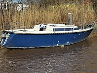 (locatie groningen) polyester kajuitzeilboot, bd2, excl. mast - afbeelding 1 van  7