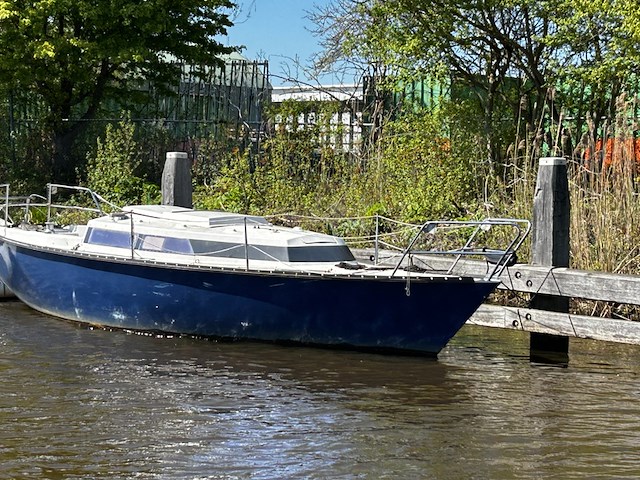 (locatie groningen) polyester kajuitzeilboot, bd2, excl. mast - afbeelding 3 van  7