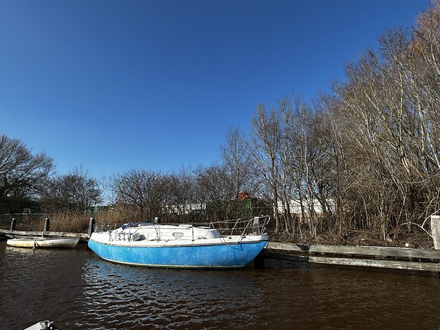 (locatie groningen) polyester kajuitzeilboot, oh, met inboard motor, excl. mast - afbeelding 2 van  5