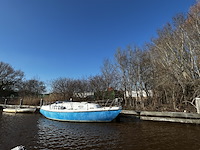(locatie groningen) polyester kajuitzeilboot, oh, met inboard motor, excl. mast - afbeelding 2 van  5