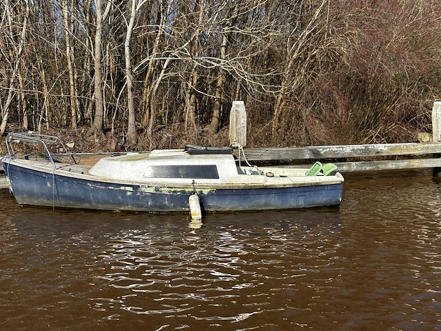 (locatie groningen) polyester kajuitzeilboot, ow d2, excl. mast - afbeelding 2 van  4