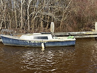 (locatie groningen) polyester kajuitzeilboot, ow d2, excl. mast - afbeelding 2 van  4