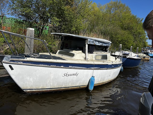 (locatie groningen) polyester kajuitzeilboot, skuumke, excl. mast - afbeelding 2 van  6