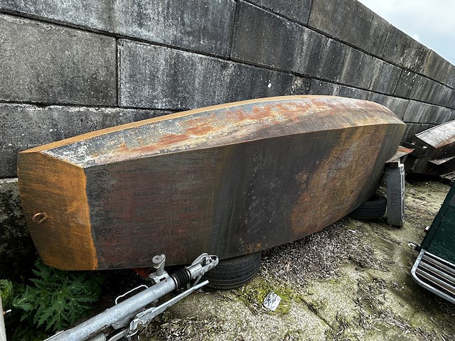 (locatie groningen) stalen boot, praam - afbeelding 1 van  2