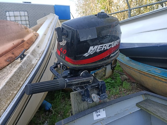 (locatie heeg) metalen vlet, ome dolf, buitenboordmotor mercure fourstroke 4.0 pk - afbeelding 7 van  13