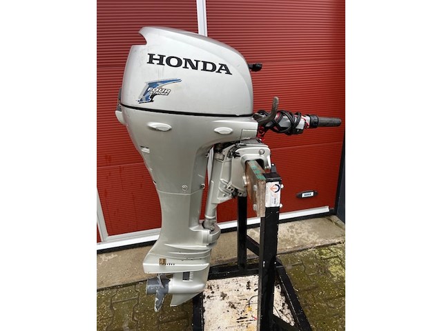 ( locatie heerenveen ) honda 8pk buitenboordmotor, honda, bf 8 lhsu, grijs / chroom, 2010 - afbeelding 1 van  7