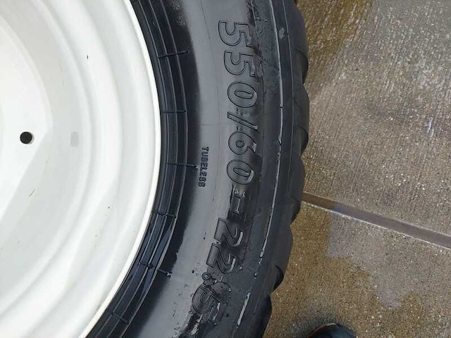 (locatie leiderdorp) set gazonbanden, bkt, tr 882 en flotation v line - afbeelding 2 van  13