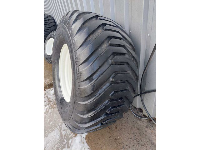 (locatie leiderdorp) set gazonbanden, bkt, tr 882 en flotation v line - afbeelding 5 van  13