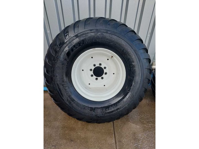 (locatie leiderdorp) set gazonbanden, bkt, tr 882 en flotation v line - afbeelding 6 van  13