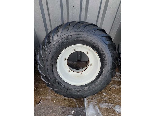 (locatie leiderdorp) set gazonbanden, bkt, tr 882 en flotation v line - afbeelding 7 van  13