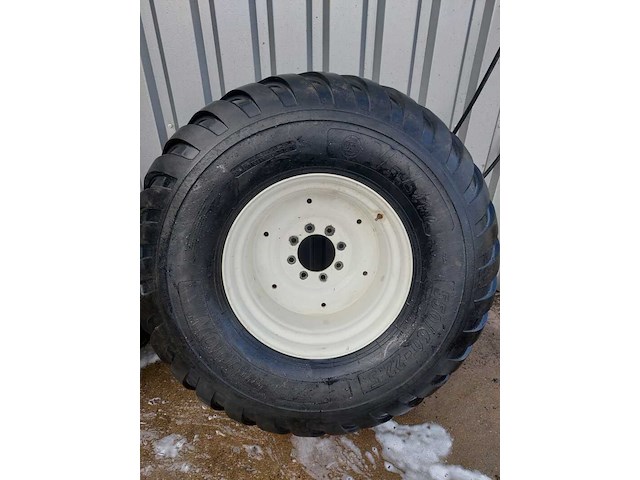 (locatie leiderdorp) set gazonbanden, bkt, tr 882 en flotation v line - afbeelding 8 van  13