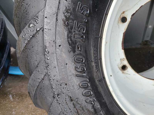 (locatie leiderdorp) set gazonbanden, bkt, tr 882 en flotation v line - afbeelding 11 van  13