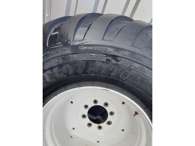 (locatie leiderdorp) set gazonbanden, bkt, tr 882 en flotation v line - afbeelding 12 van  13