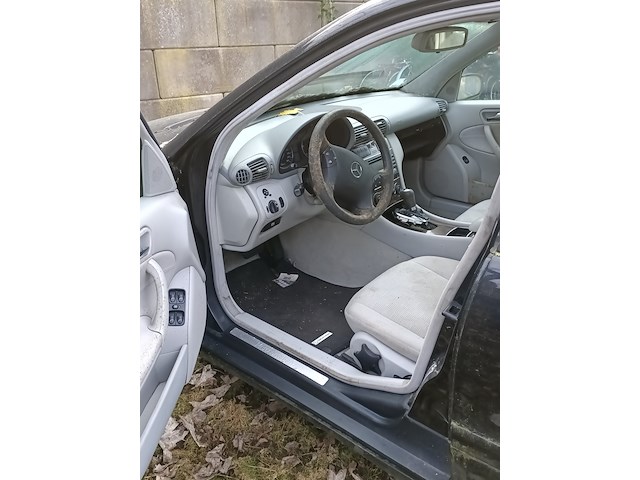 (locatie midwolde) personenauto, mercedes-benz, c-klasse combi, 200 cdi elegance, 2004 - afbeelding 2 van  23