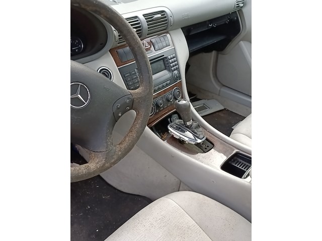 (locatie midwolde) personenauto, mercedes-benz, c-klasse combi, 200 cdi elegance, 2004 - afbeelding 9 van  23