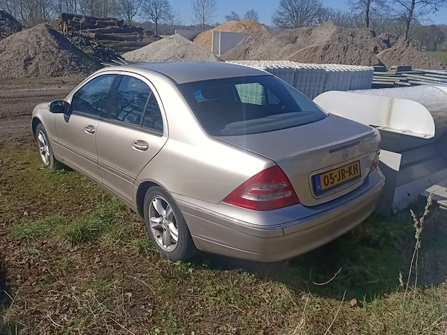 (locatie nieuwleusen) personenauto, mercedes-benz, c-klasse, 180 classic, 2002 - afbeelding 12 van  25