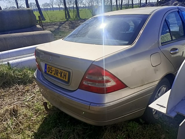 (locatie nieuwleusen) personenauto, mercedes-benz, c-klasse, 180 classic, 2002 - afbeelding 20 van  25